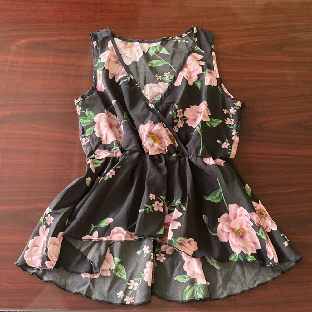 Floral sleeveless blouse